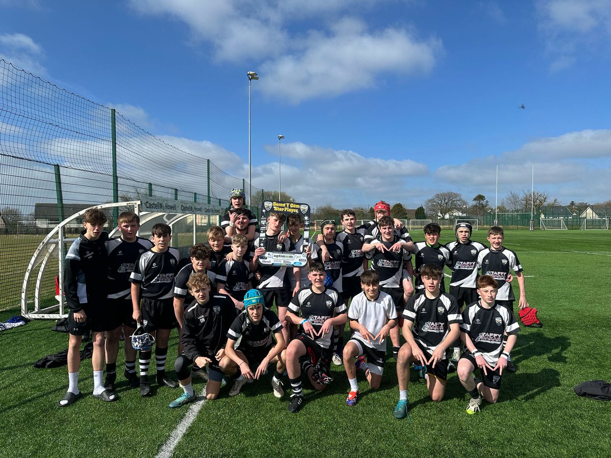 Good luck to our Under 15s on Friday evening (25th April) as they face Henllan (Hendy/Llangennech) in the final of the Carmarthenshire Bowl at Carmarthen Quins - Abergwili playing fields. 

Kick off - 7.15pm, come and support the boys. 

🖤🤍🏉🏆

#YmlaenYPiod