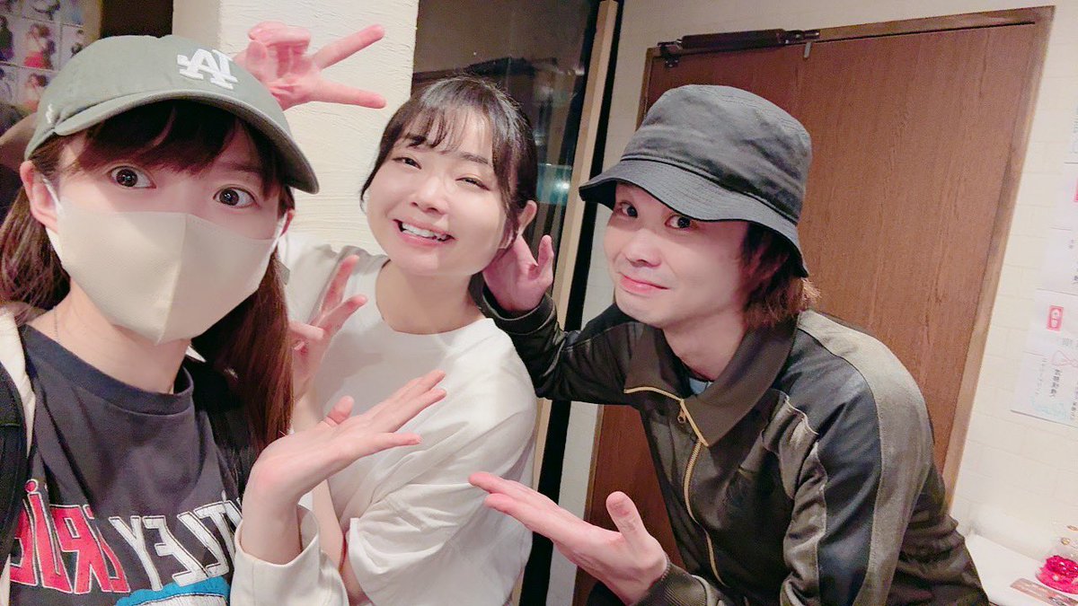 aizawa_kasumi's tweet photo. #まつりのあと で共演した
ジャミさんが脚本演出、
ちゃすちゃんが出演している
現在公演中舞台『EXisT』に
楽曲を提供させて頂いてます。

使いたいなーとジャミさんから連絡頂き嬉しい！てな訳で公演始まってからになってしまったのですが稽古終わりにCD届けてきました！
たくさんの人の手に届きますように(*´ー｀*)

楽曲は
・君は世界に愛されてた。
・autumn truth.*
などなど使って頂いてます！