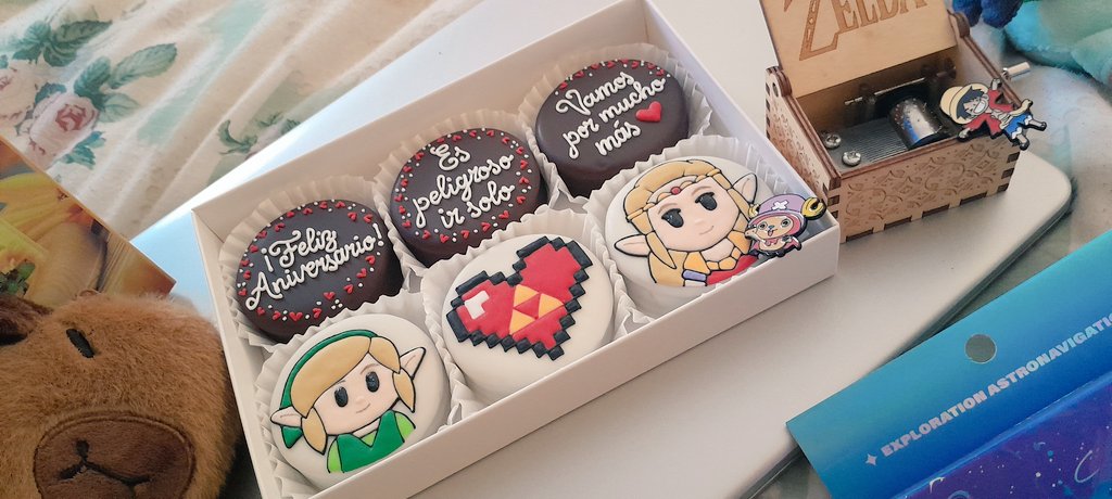 ✨️ 24 de abril de 2025 ✨️

Solo vine a dejar esta fotito de recuerdo en mi perfil, estoy tan feliz de poder estar con la persona con la que compartimos este gusto y vivimos mil aventuras a diario.

La saga Zelda une corazones gente 💖