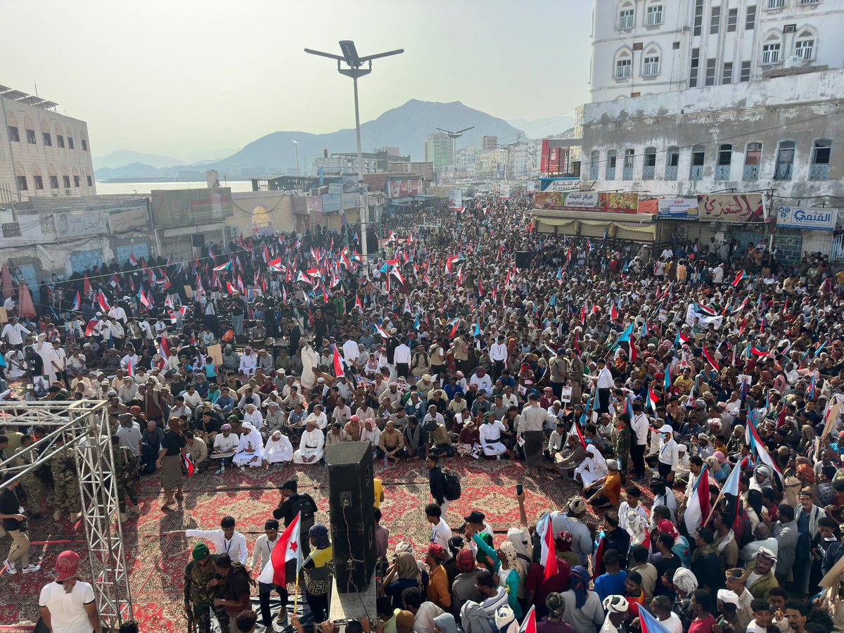 شكرأ حضرموت شكرأ نخبتها شكرأ لكل من شارك ودعم ونظم شكرأ لاهلنا في حضرموت الشرفاء هاذا الحشد المشرف الذي رفعتوا بة رؤوسنا