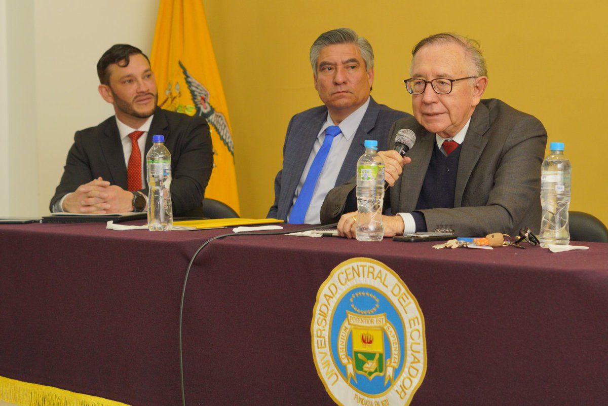 betancourtrene's tweet photo. “Ni neutral ni distante: La emergencia como método para repensar el Derecho Internacional desde nuestros propios desafíos”, conversatorio en el marco de la presentación oficial de la Maestría en Derecho Internacional Público con mención en Litigio Internacional. Gracias totales https://t.co/qBAYEzlTd0