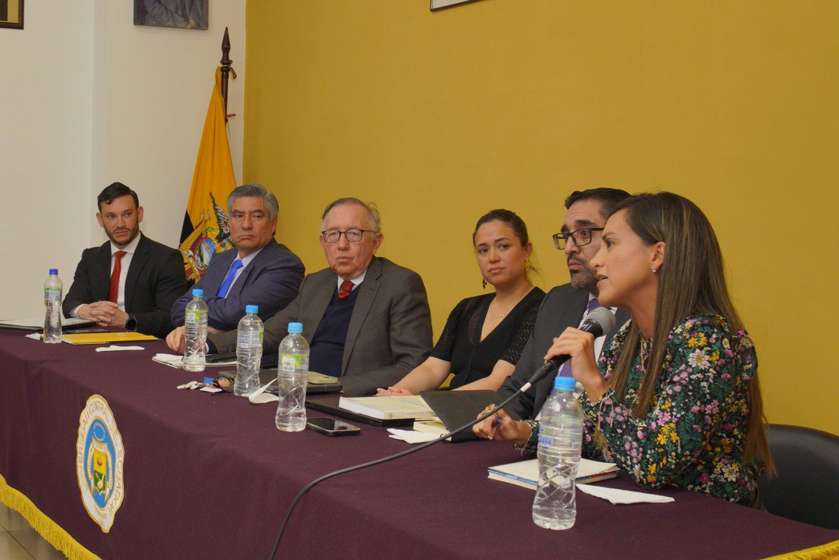 betancourtrene's tweet photo. “Ni neutral ni distante: La emergencia como método para repensar el Derecho Internacional desde nuestros propios desafíos”, conversatorio en el marco de la presentación oficial de la Maestría en Derecho Internacional Público con mención en Litigio Internacional. Gracias totales https://t.co/qBAYEzlTd0