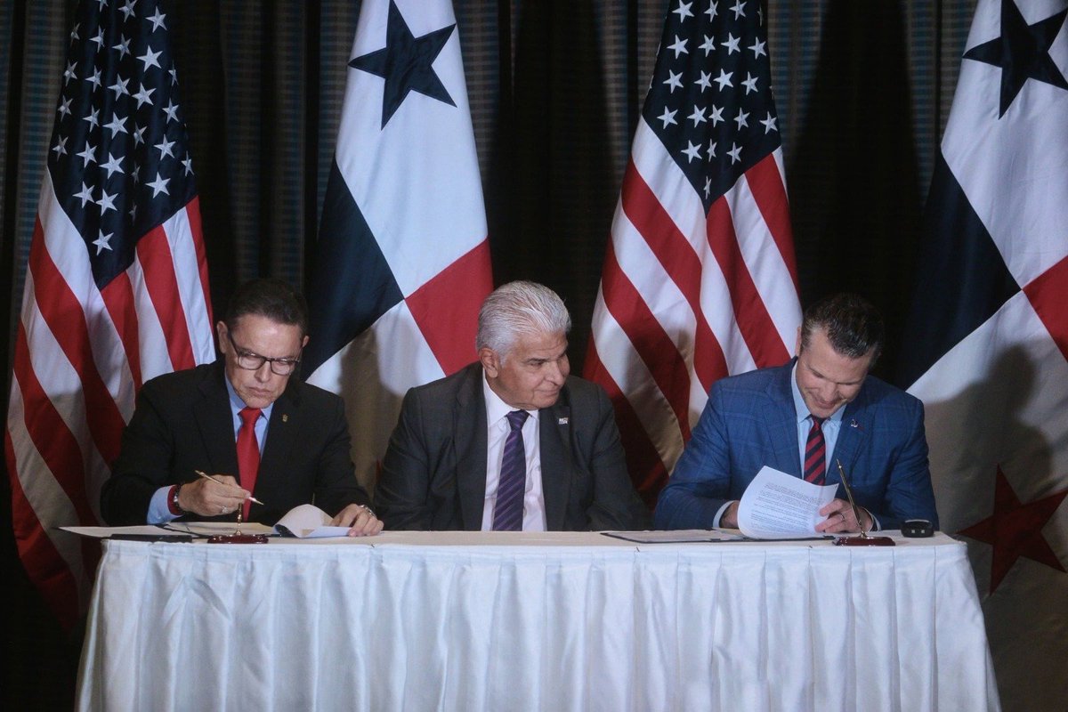 "El Memorándum fue firmado y está disponible en la página de la Cancillería. Es muy claro, y si algunos insisten en que hay una base, no puedo cambiarles esa idea", señaló el mandatario. #LoÚltimoKW