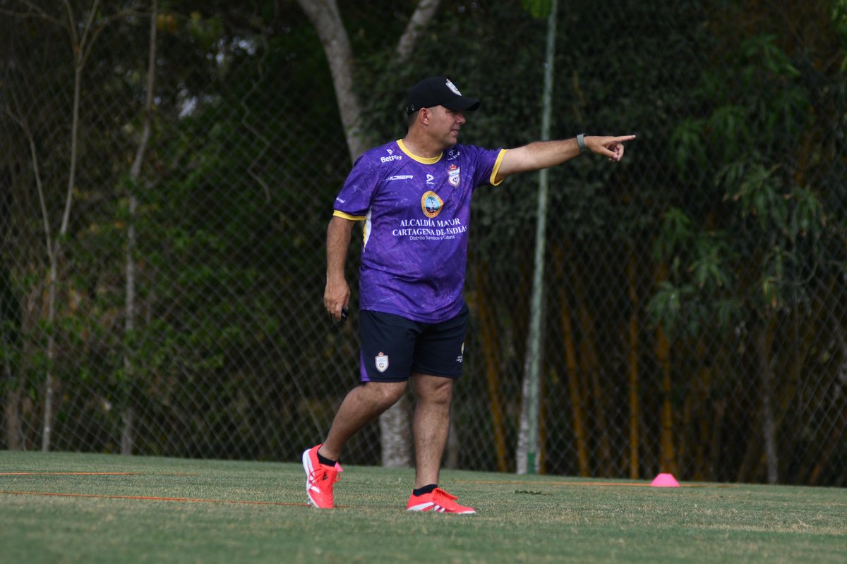 LOS RETOS DEL CHAPULÍN

- Estabilizar una alineación competitiva gestionando la nómina que tiene
- Aplicar contenidos tácticos para la mejoría del sistema defensivo (sobre todo en las ABP)
- Estimular la estructura mental de los jugadores para mantener el enfoque en los partidos