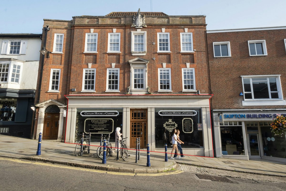 #Hurst_Warne #Latesttransactions #Guildford #commercialproperty #retail #highstreet
Prime retail unit in a prominent position on Guildford high street, Let April 2025

<a href="/PWNews/">Property Week</a> <a href="/propnews/">Propnews</a> <a href="/CoStarUK/">CoStar UK</a> @experienceGuildford