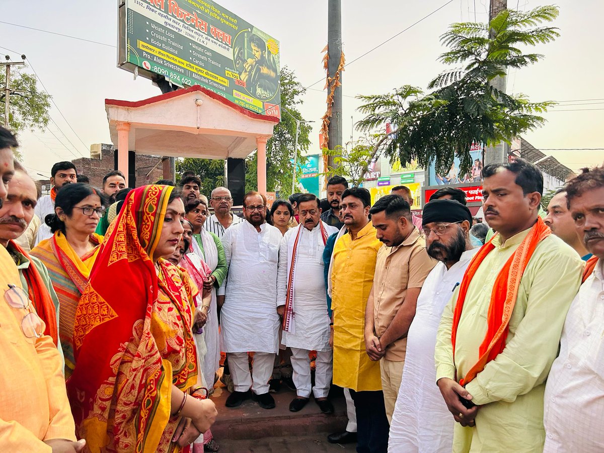 sushilbjpup's tweet photo. पहलगाम में आतंकवादियों द्वारा हिंदुओं की निर्मम हत्या के विरोध में भारतीय जनता युवा मोर्चा सुल्तानपुर द्वारा आयोजित कैंडल मार्च एवं शोक सभा में शामिल होकर मृतकों को श्रद्धांजलि दी और आतंकवाद के खिलाफ विरोध जताया।

#PahalgamTerroristAttack 
@Bhupendraupbjp @idharampalsingh https://t.co/UfjfHvaqjf