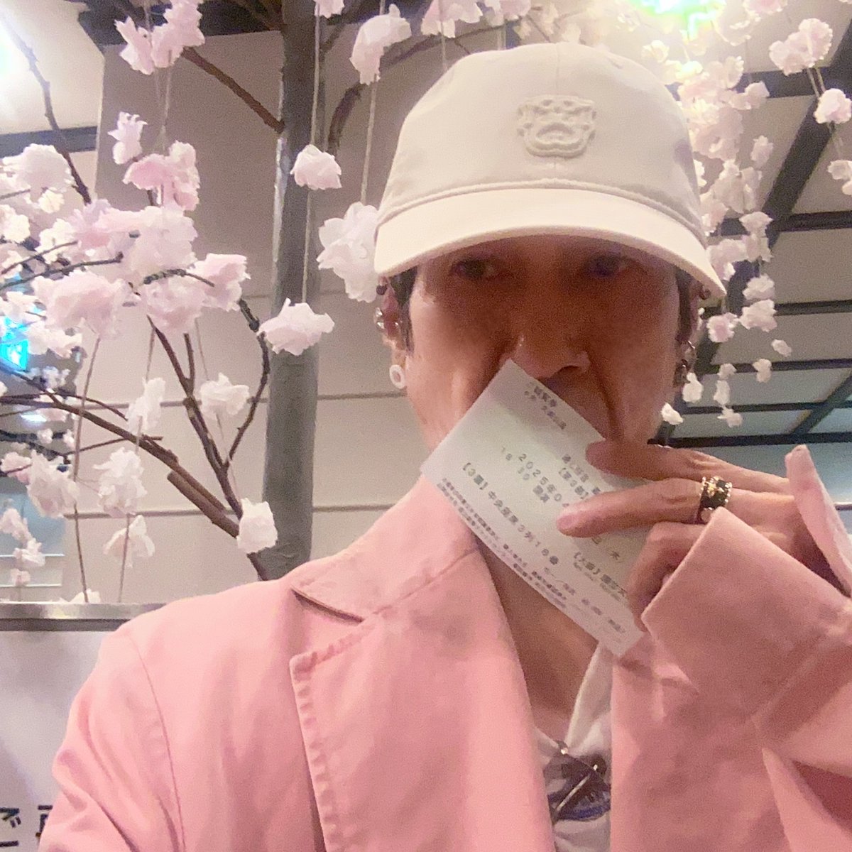 感動です🥺号泣です😭
今後１年間嫌なことばかりでも生きていけます‼️🌷
義経千本桜🌸の通し。21年振りらしい🕐
河連法眼館の段🎎
ラスト、キツネ🦊で宙乗り
天に舞う☁️は推しの桐竹勘十郎さん🤵‍♂️
推しは推せる時に推せ❤️
今日は眠れそうにないです。尊かった‼️