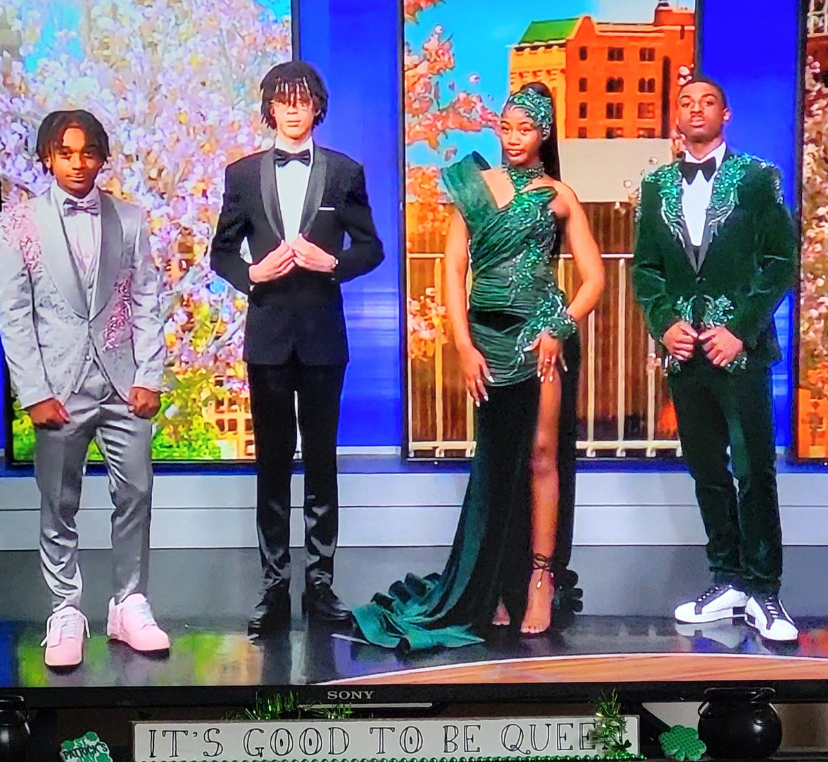 🕺#TheNine I LOVED the Godfather's Prom seg for our young Kings. The pink applique, embellished Emerald tux, D&amp;G tennies &amp; the black satin pants on that James Bond Tux. It's about time our boys get some shine too! Slay! Her Emerald gown is Red Carpet ready &amp; giving Haute Couture