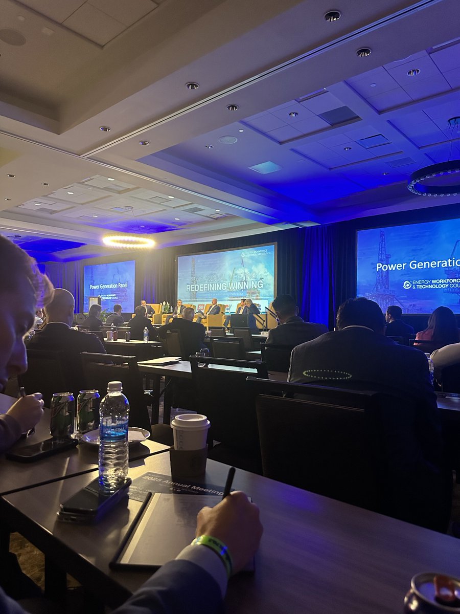 kahunaworkforce's tweet image. Kahuna joined leaders at the @EnergyWorkforce Annual Meeting to explore how #oilandgas is shifting—OpEx over CapEx, asset integrity, and data-driven operations. Learn how validated #skillsdata helps power a more data-driven, resilient energy workforce ➡️hubs.li/Q03jCZxd0