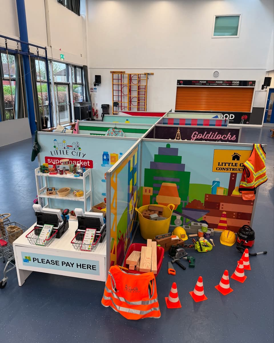 What a lovely morning returning to <a href="/UplandPrimary/">Upland Primary</a> to support the nursery class with learning about occupations!  #learningthroughplay really is the best way 🥰 #eyfsinspo #teachertwitter #littlecityuk #earlyyearsenhancement