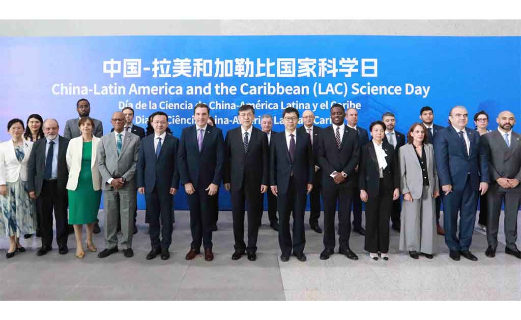 cmphcuba's tweet image. En Día de la Ciencia #China-#ALC, #China elogia resultados cooperación científica con #Cuba, en particular, la producción anticuerpos monoclonales, de amplio uso en China en lucha vs. cáncer. Prestigioso profesor cubano Pedro Valdés Sosa presente en las sesiones de este evento.