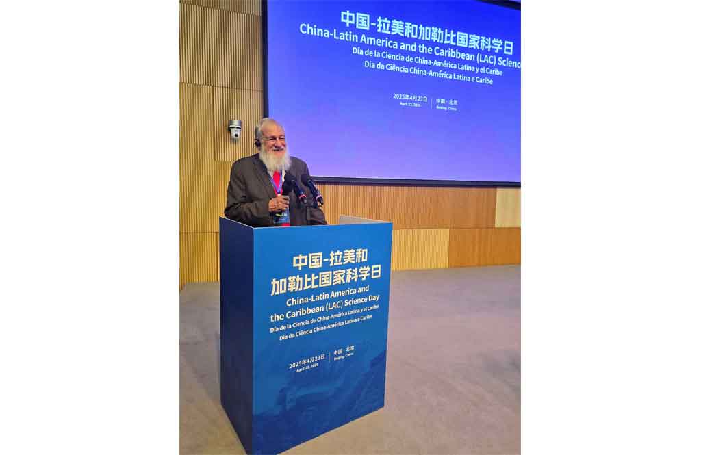 cmphcuba's tweet image. En Día de la Ciencia #China-#ALC, #China elogia resultados cooperación científica con #Cuba, en particular, la producción anticuerpos monoclonales, de amplio uso en China en lucha vs. cáncer. Prestigioso profesor cubano Pedro Valdés Sosa presente en las sesiones de este evento.