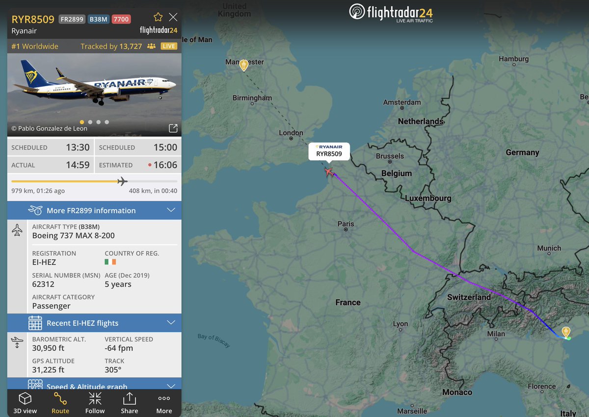 flightradar24's tweet photo. #FR2899, Venice-Manchester, squawking 7700 and descending as it crosses the coast of France. https://t.co/GFGTEChw5M https://t.co/FVT1Gzgz2F