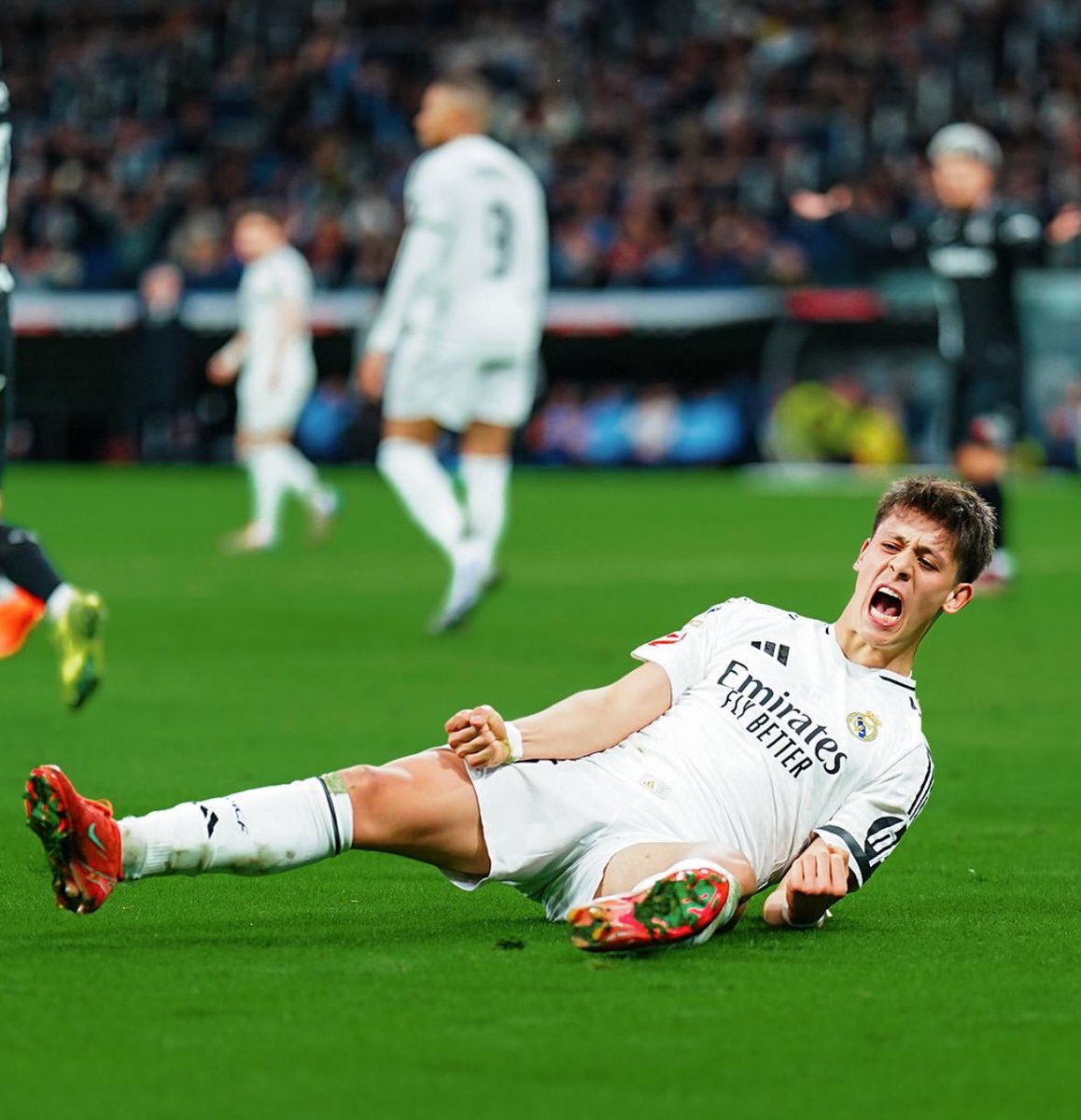 Ancelotti onun Derin Oyun Kurucu rolünde oynayabileceğine işaret etti.

REGISTA ?