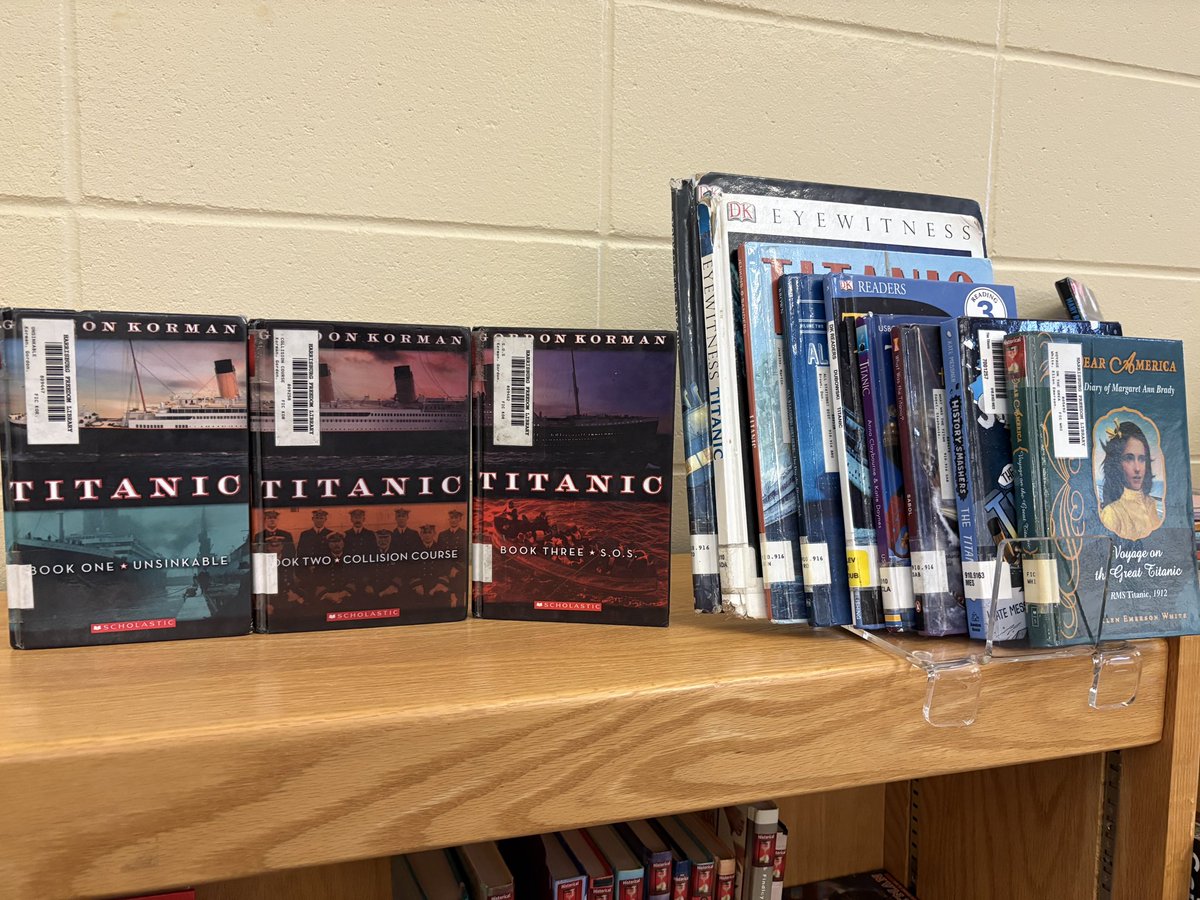 Mr_Muth's tweet photo. @LEGO_Group Any way of helping a librarian out and getting the Titanic LEGO set???? #LegoShelving https://t.co/I5tHgPIXHb