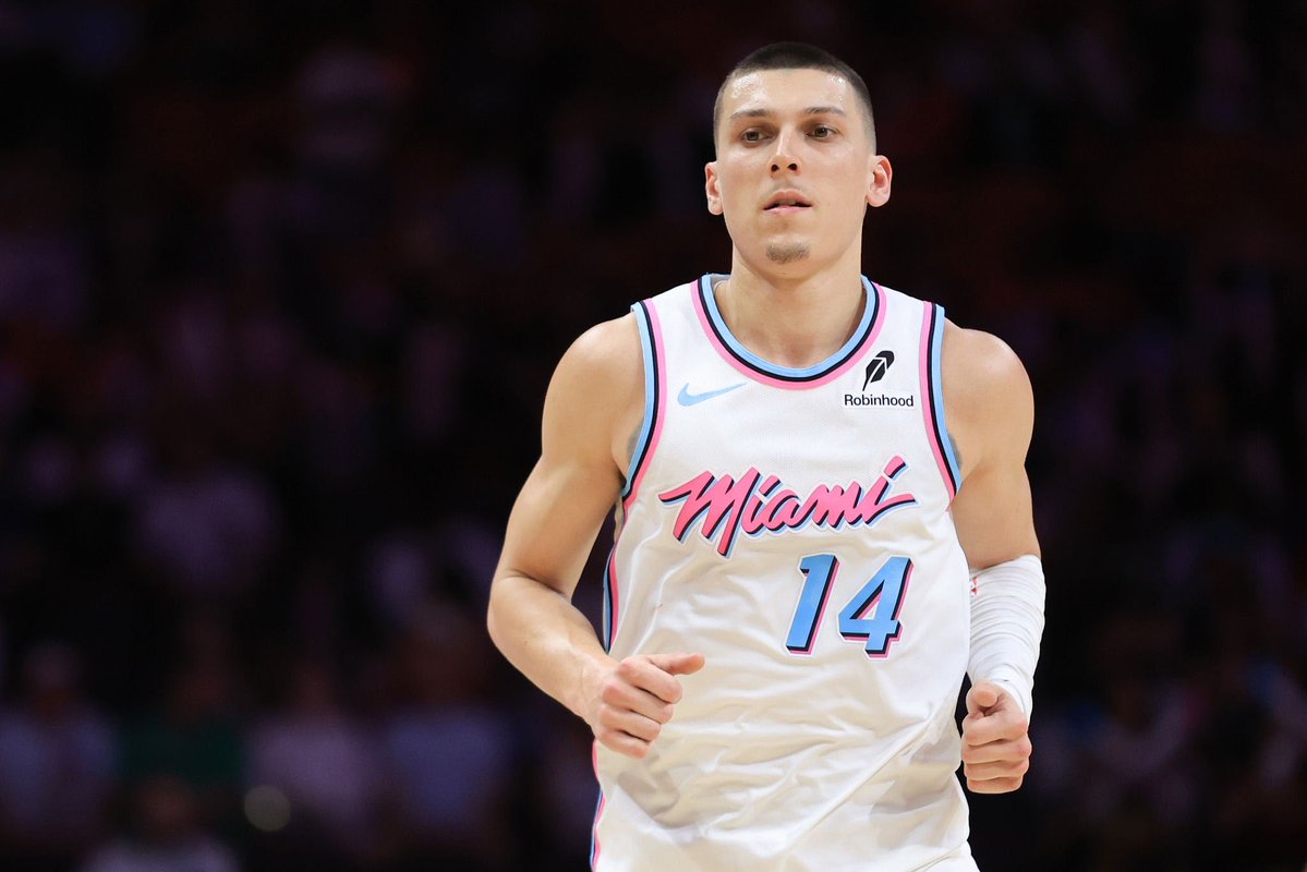 DevaronPerry's tweet image. Tyler Herro has allowed opponents to shoot 21/33 (63.6%) from the field through 2 games.