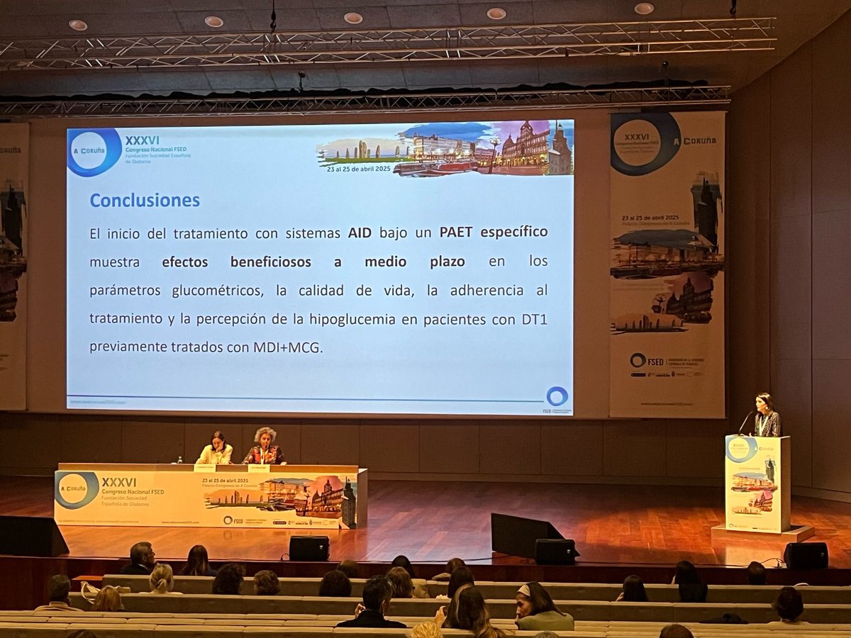 Mesa de educación. <a href="/Mgranape/">Montse Granados</a> presentó el trabajo del <a href="/hospitalclinic/">Hospital Clínic</a> <a href="/irenepueyo20/">Irene Pueyo</a> sobre el impacto de un PAET estructurado en pacientes con DM1 que inician tratamiento con sistemas AID.
Mejoras en glucemias, calidad de vida, adherencia y percepción de hipoglucemia. #SEDiab2025