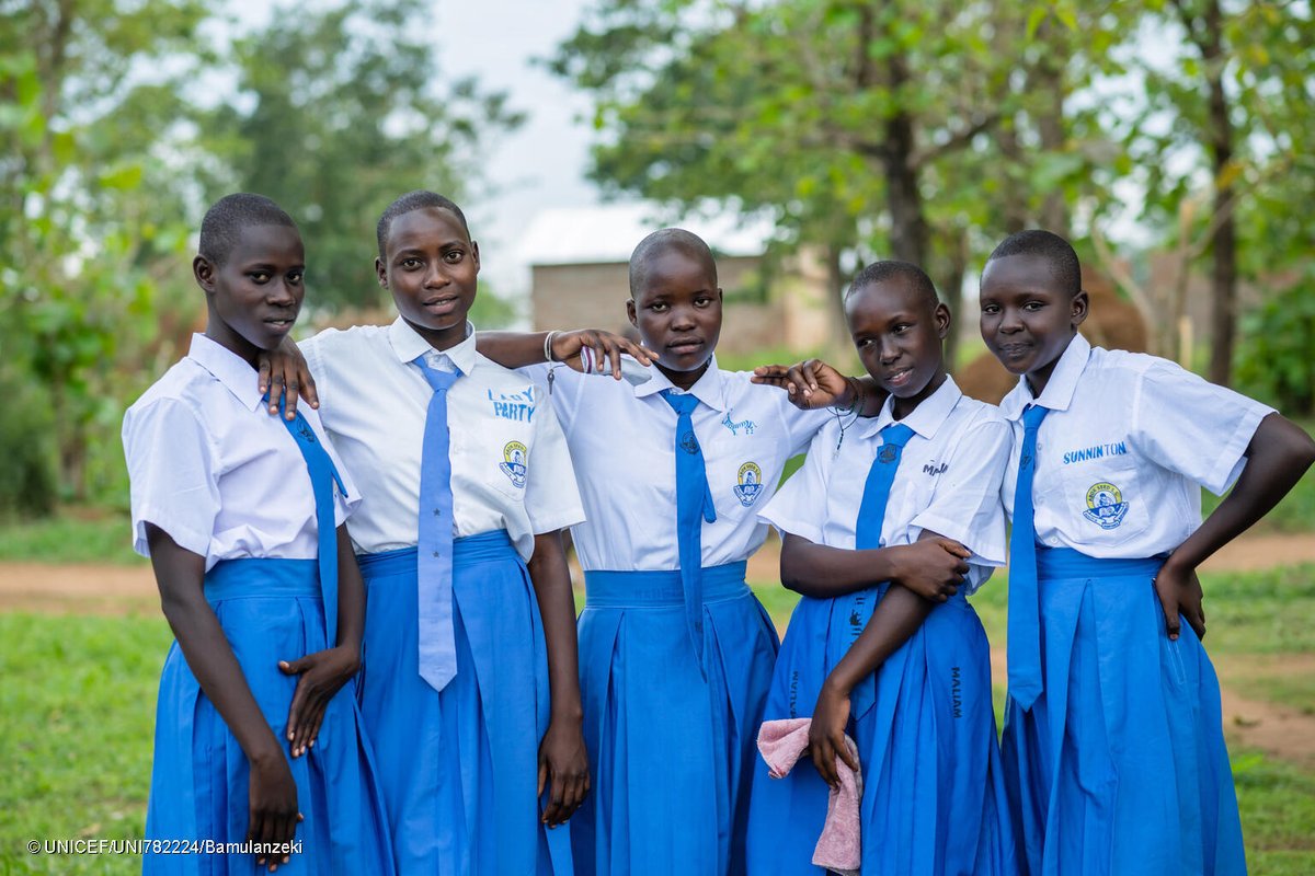 UNICEFUganda's tweet image. Access to digital technologies is not a luxury. It’s a right.
Thanks to the @Airtel_Ug-@UNICEF partnership, strides are being made in the right direction.
On #GirlsinICT Day, we call for safe, inclusive, & equal digital spaces where girls in Uganda can learn, innovate, & thrive.