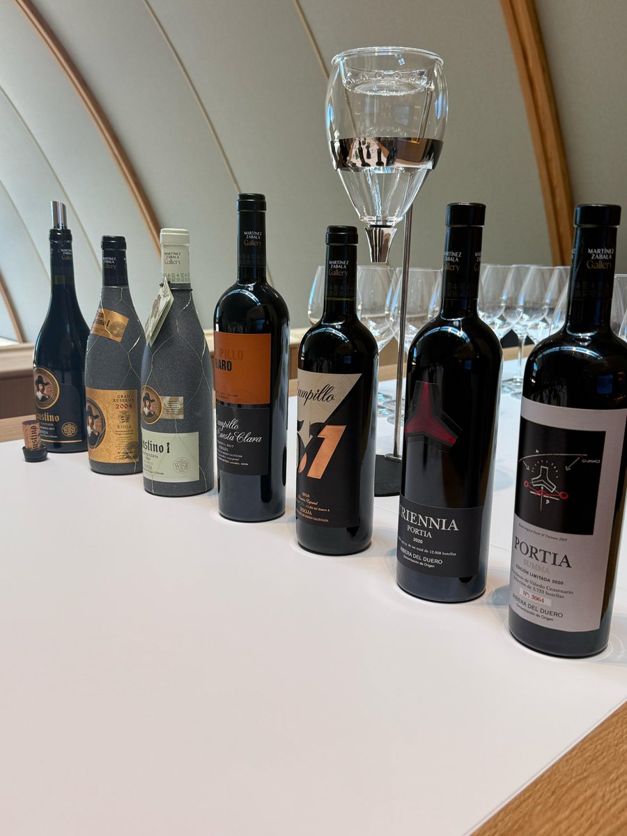 Grau_Online's tweet photo. La família Grau és de ruta per 📍La Rioja i ahir va fer una parada a les emblemàtiques 🍇Bodegas Faustino. 
👉🏻Durant la visita, vam tenir el privilegi de descobrir la nova ala del celler.
Volem agrair a la família Martínez Zabala per fer-nos sentir com a casa ! https://t.co/8jpH8u0VN1