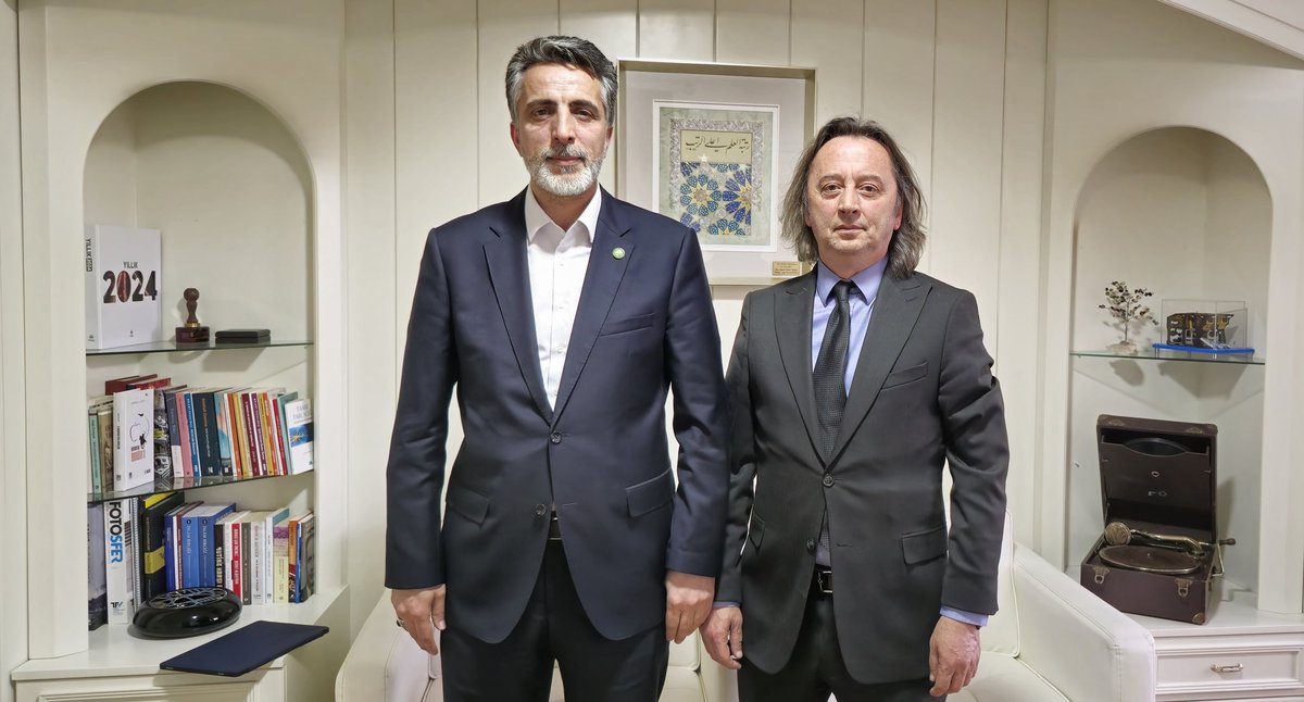 TR Haber Genel Yayın Yönetmeni Sayın  <a href="/ibrahimkaragul/">İbrahim Karagül</a>'ü ziyaret ettim.

Gündeme dair verimli bir sohbet oldu.
Misafirperverlikleri için çok teşekkür ederim.
<a href="/trhaber_com/">TRHaber</a>