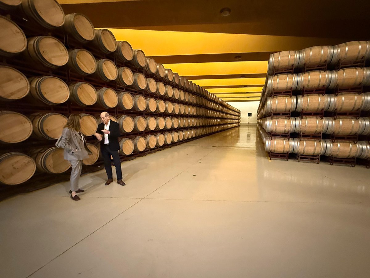 La família Grau és de ruta per 📍La Rioja i ahir va fer una parada a les emblemàtiques 🍇Bodegas Faustino. 
👉🏻Durant la visita, vam tenir el privilegi de descobrir la nova ala del celler.
Volem agrair a la família Martínez Zabala per fer-nos sentir com a casa !