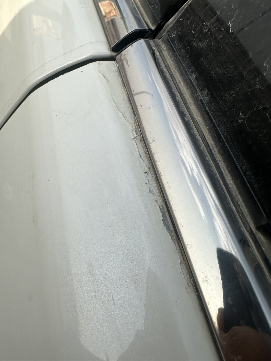 wafi19921's tweet photo. @Nissan I respect all the Japanese because they are distinguished by their strength in manufacturing. They are also distinguished in the smallest details. I know the Japanese well. They turn scrap into a precious gem, but why is this mistake? The 2017 Nissan Platinum Jeep is peeling off https://t.co/DqJuGI5fRL