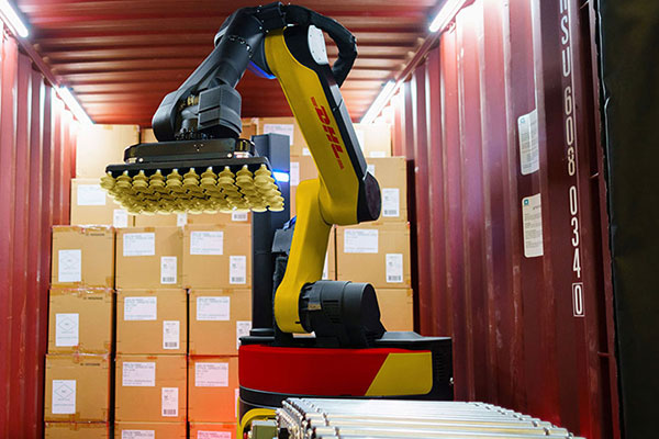 robotics247's tweet image. Our lead story from the SFI, examines how the Stretch #mobilemanipulation #robot from @BostonDynamics unloads #shipping containers for @DHLsupplychain. Check out the story here and read it, along with other #picking content in the SFI below. robotics247.com/article/boston…