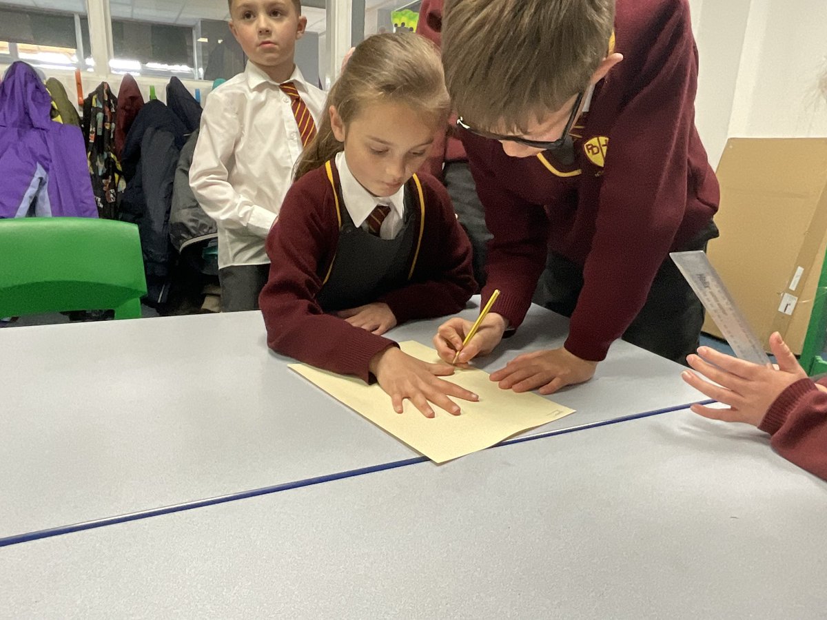 PDA_Y5's tweet image. This week in #pdascience we have been learning all about how our bodies grow and develop as we move through childhood! 

We collected data from each class by measuring the children’s hand span and we analysed the data - finding the average hand span measurement for each class! 🖐🏼