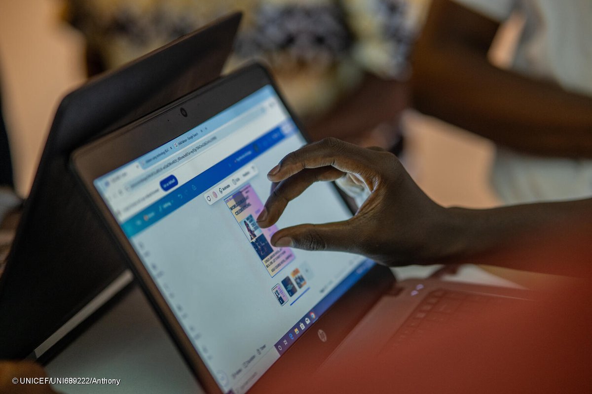 UNICEFUganda's tweet image. Access to digital technologies is not a luxury. It’s a right.
Thanks to the @Airtel_Ug-@UNICEF partnership, strides are being made in the right direction.
On #GirlsinICT Day, we call for safe, inclusive, & equal digital spaces where girls in Uganda can learn, innovate, & thrive.