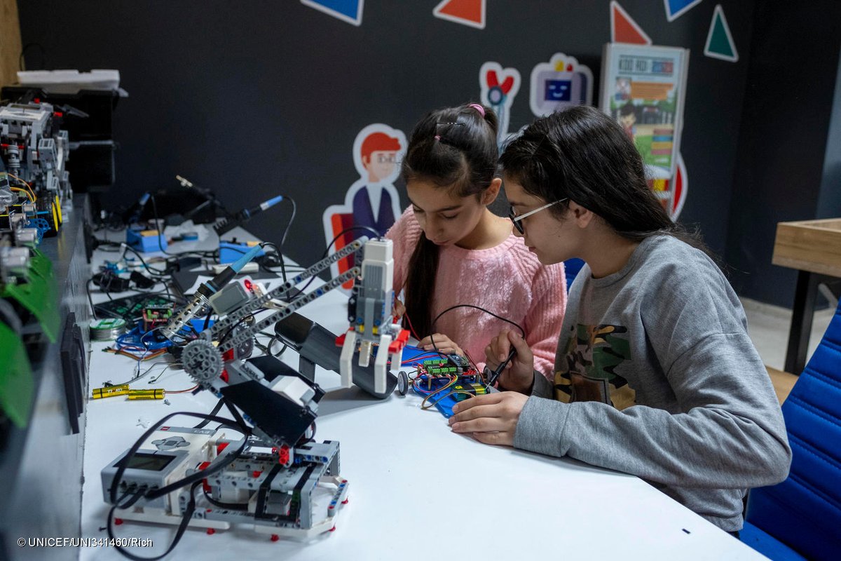 UNICEFEducation's tweet image. Why is #STEM learning for girls so critical?
Because solving the world’s biggest challenges takes bold, innovative thinking — and we can't exclude half its talent.
We need girls & women in science, tech & innovation — the future depends on it. 💡🌍
#GirlsInICT