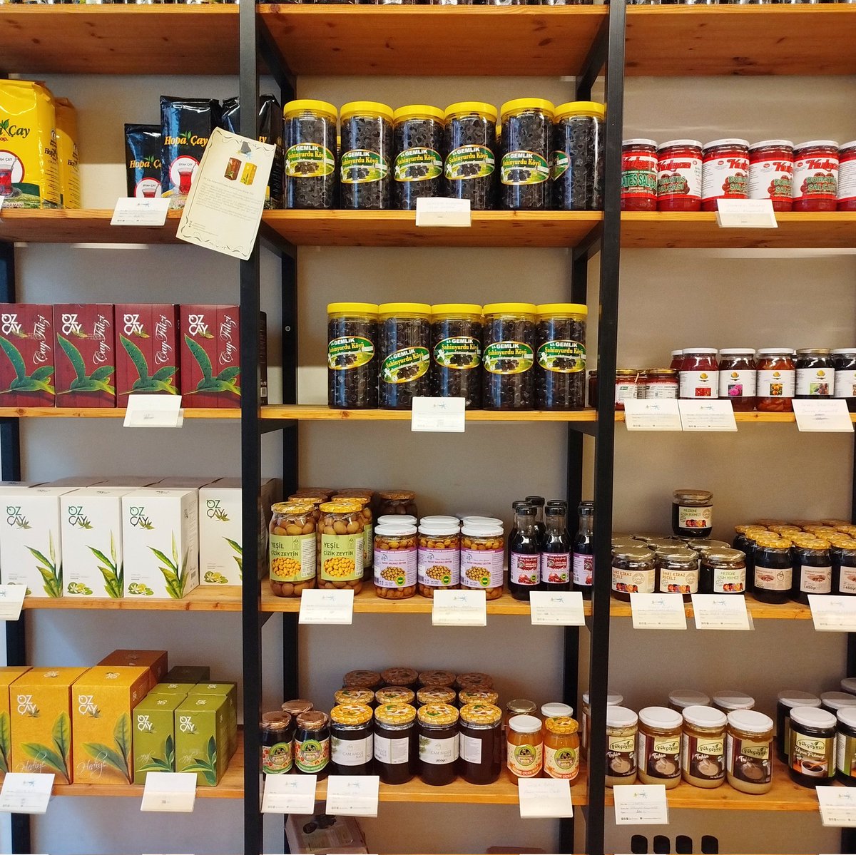 Üretim yönteminden, üretici hikayelerine, ürünün geri planındaki tüm süreçlere birlikte bakalım diyenleri, gıda egemenliği perspektifini merak edenleri kooperatife bekleriz. 💚💙

#yerdenizkoop #kooperatif #koop #dayanışma #gıdahakkı #gıdaegemenliği #yaşamıbirlikteörgütlüyoruz