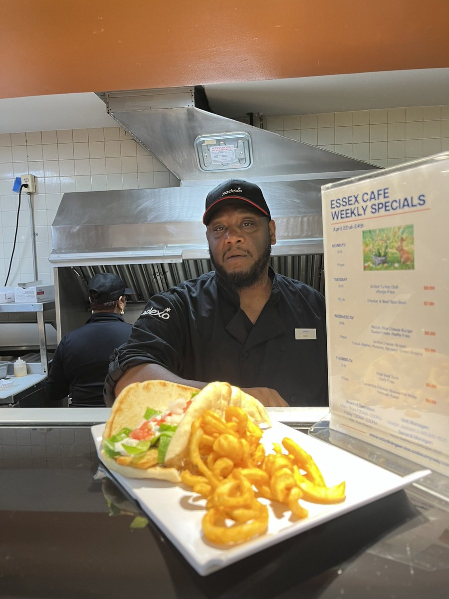 ccbcdining's tweet image. Kevin’s Chicken Gyro platter today at CCBC Essex
Comes with fries all for $8.99