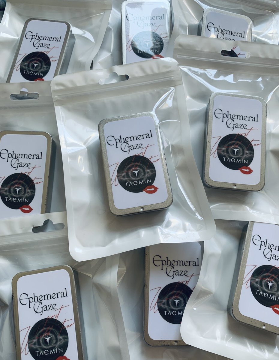 HanNaCLK's tweet photo. 🤍~Gift for TAEMates~🖤

Pocket-size vintage tin case for your mints or medicine.

See you at KSPO Dome!💋

#EphemeralGaze_Finale https://t.co/pJUoc9gS9X