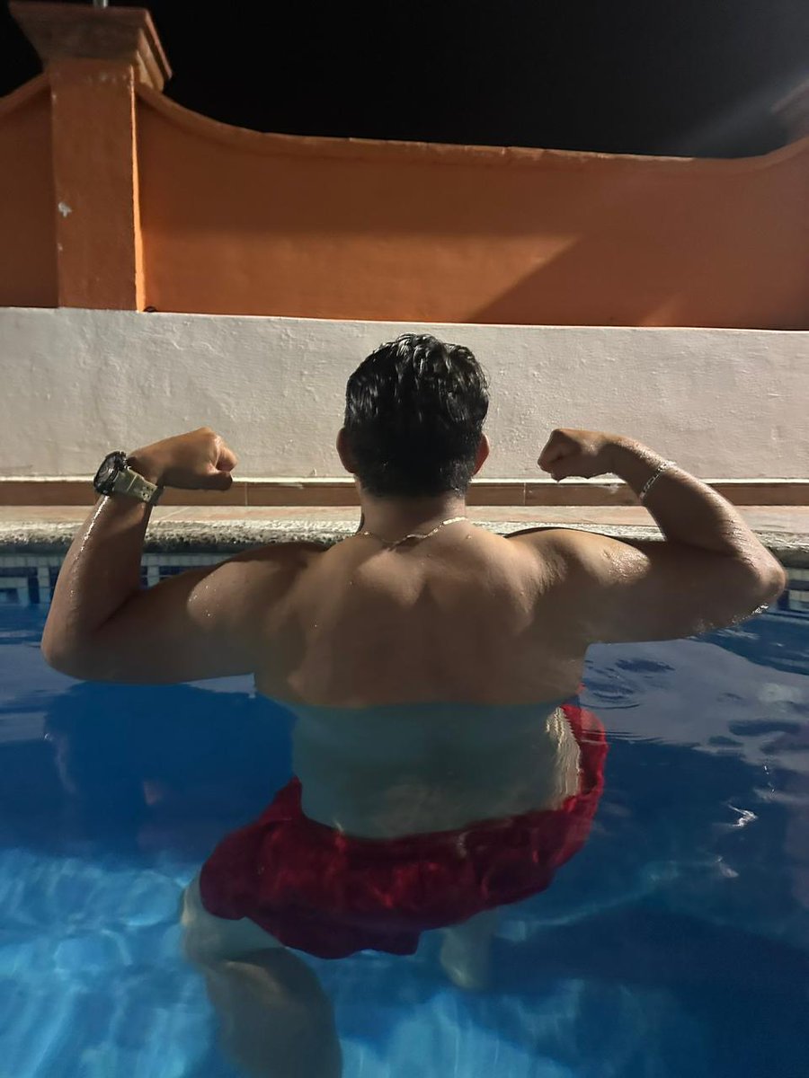 Single 21 años 
1.77 estatura 
Vrga de 17 cm 
Limpio 
De zona santiago tianguistenco 
Para mujeres y parejas