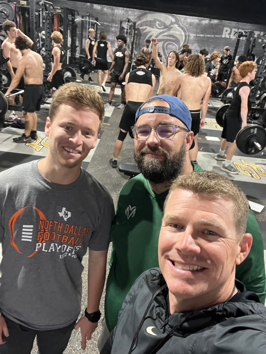 this picture resurfaced yesterday from April of 2022. easily one of my all time favorites. 

couple of good dudes with the Hawks pushing around some iron in the background. ➕