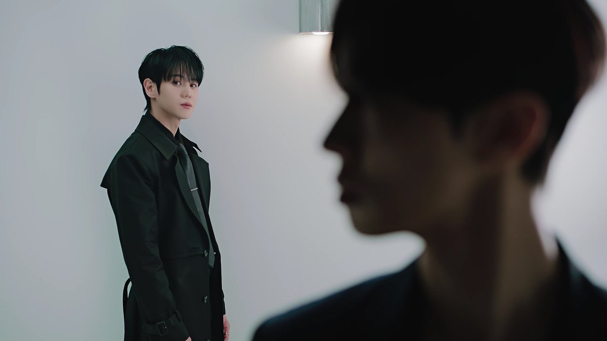 Highlight_AUent's tweet photo. HIGHLIGHT THE 6th MINI ALBUM [From Real to Surreal] 
2025. 04. 28. 18:00

하이라이트(HIGHLIGHT) - Chains MV TEASER #2
⛓️ https://t.co/3l9rUe2Pkz

💿 TRACK LIST
 01. Chains (TITLE)
 02. 없는 엔딩 (Endless Ending)
 03. Good Day to You
 04. Follow Me

#From_Real_to_Surreal
#하이라이트 #HIGHLIGHT
#비스트 #BEAST
#체인스 #Chains
#윤두준 #YOONDUJUN
#양요섭 #YANGYOSEOP
#이기광 #LEEGIKWANG
#손동운 #SONDONGWOON