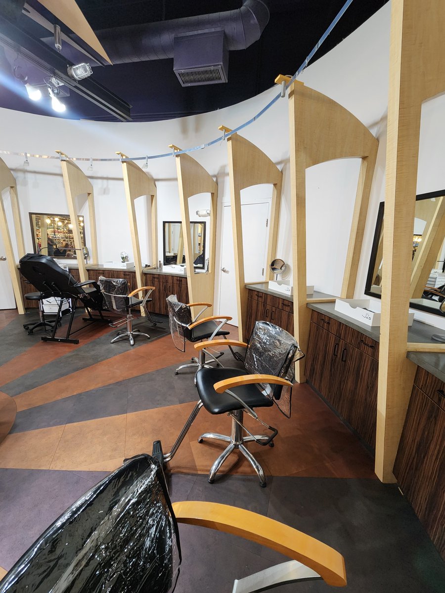 Earlier this month, we officially welcomed JAS, a beauty store and salon at Dulles Town Center, with a ribbon cutting ceremony!

Congratulations! We wish you #LoudounPossible success ⭐

To learn more about JAS, please visit: hubs.li/Q03jHng00