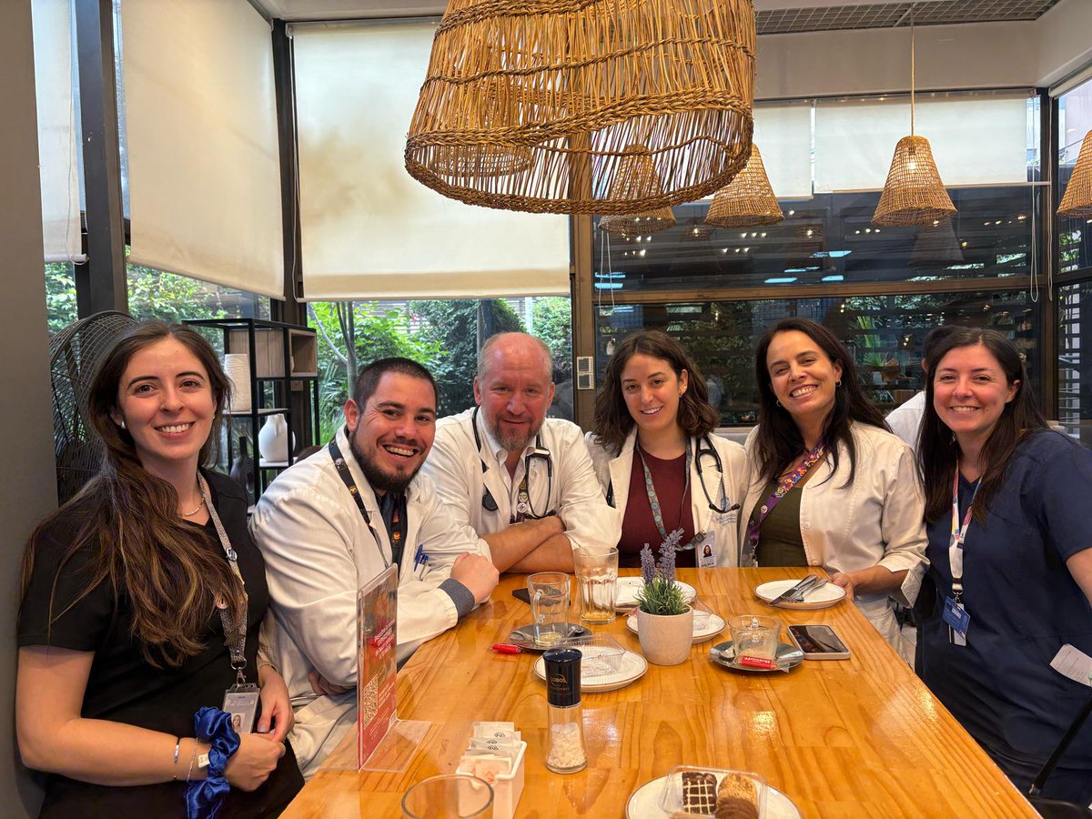 La nostra R4 Dra <a href="/CCapellades/">Carla Capellades</a> acaba de tornar de la seva rotació a la Unitat de Cures Pal·liatives de l'Hospital Clínico de la Pontifícia Universidad Católica, a #Xile. De ben segur que n'has tret molt profit! Bentornada! 🤗

#curespal·liatives #rotacióexterna #geriatria