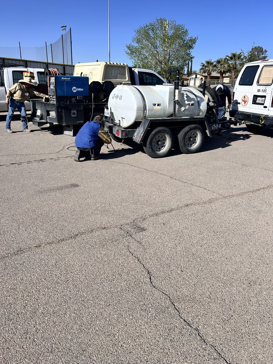 <a href="/YsletaISD/">Ysleta ISD</a> has some of the best Maintenance and Grounds folks out there.  Thanks for always being there for the Athletic Department.  #DISTRICTOFCHAMPIONS
<a href="/YISDCFO/">Lynly</a> <a href="/DeXavierluke/">Xavier De La Torre</a>