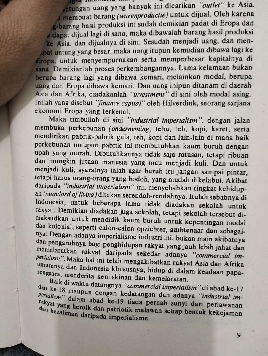 RastyFP's tweet photo. Salah satu refleksi paling baik memang membaca siih... https://t.co/B88X3lfUTC