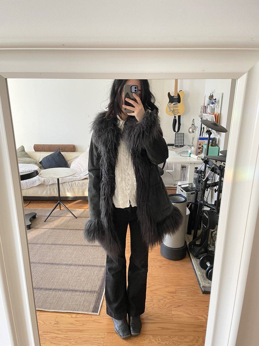 cindbutt's tweet photo. All I have to contribute to this world is my outfits https://t.co/gJimZiagJ8
