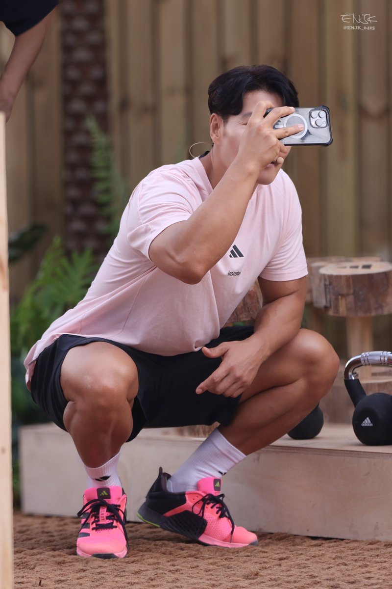 241005💚HQ
보고싶당

#HappyKJKDay 
#김종국 #KIMJONGKOOK