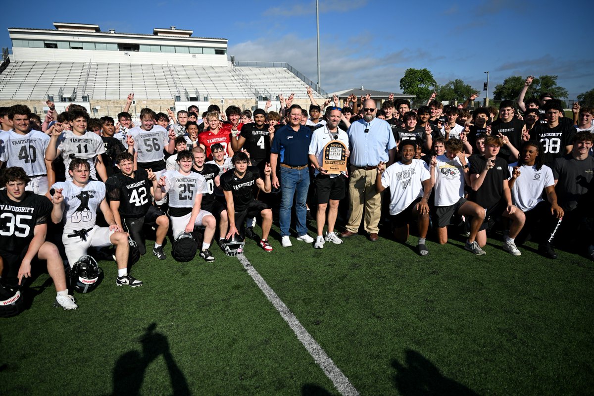 THSCAcoaches's tweet photo. ⭐CONGRATULATIONS⭐ to the 2024-25 THSCA Football Coach of the Year Award Winner presented by @TXFBinsurance, Drew Sanders from Vandegrift HS!

An outstanding coach who is looked up to by many. Let's give him a round of applause!🏈

🔗: https://t.co/LzaYmCxu5p #THSCACOTY 

@VHSFootball | @LeanderisdATH