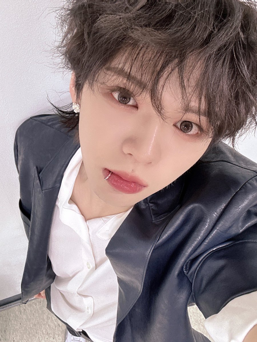 mzkflwrs's tweet image. me and brian oomf 🫂 (if you’re seeing this ooooo u wanna come to canada so bad 🌀🌀)
#AMPERSANDONE #앰퍼샌드원 #ANDEAR #ANDRSD #AndearSelcaDay #BRIAN #브라이언 #브브