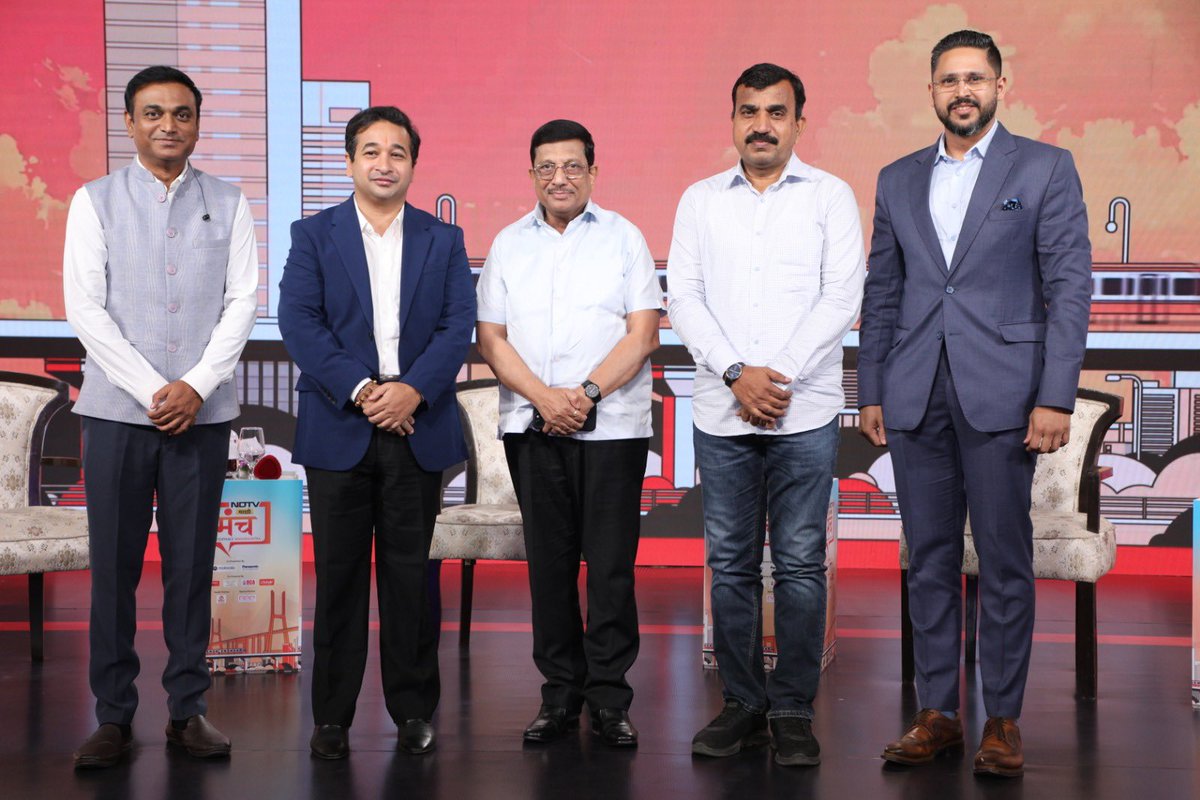 Always a treat interacting with <a href="/RahulAsks/">Rahul Kulkarni</a> as part of the panel at <a href="/ndtv/">NDTV</a> marathi manch event.