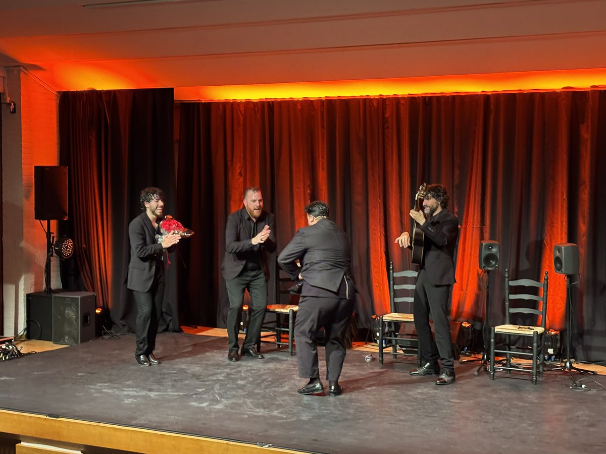 Juan Tomás de La Molía nos cautivó con su baile desde el primer compás en el segundo día del festival flamenco “Tío Luis, El de La Juliana”. 

Hoy os esperamos para seguir disfrutando del arte flamenco en el cierre de esta edición.

#TioLuisEldelaJuliana #festivalflamenco