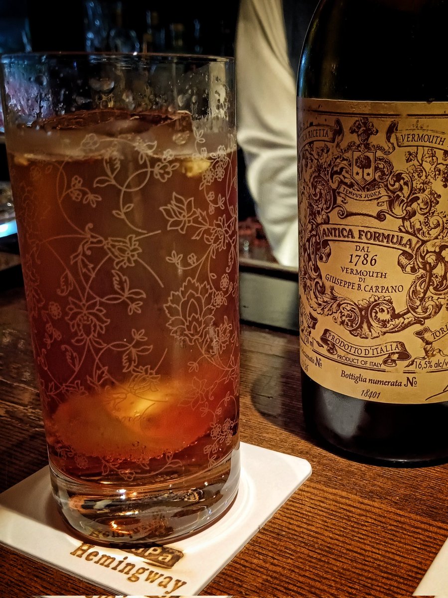ORGANIC_CAFE's tweet photo. Carpano Antica Formula Vermouth. Hampden. Abuelo. Hemimgway Rum 7y. Samaroli cuba Rum 1998.MACANUDO MADURO. #Cigartime #BarTime #KobeJapan https://t.co/Px8ZH8VN8m