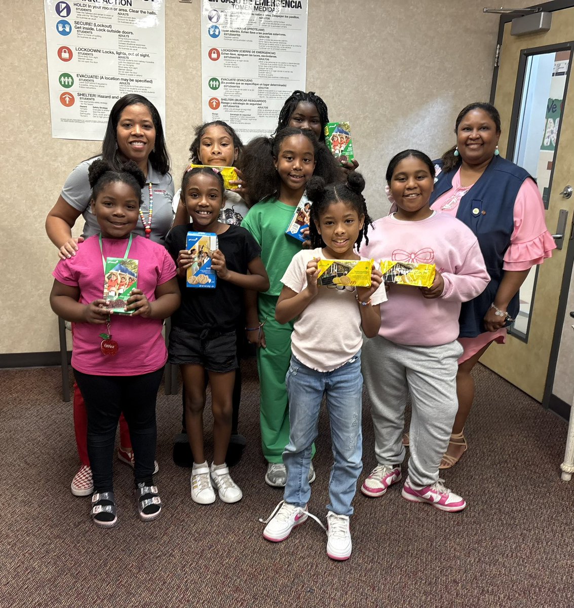 Drew Elementary (@charlesrdrewes) on Twitter photo A special thank you to Girl Scout Troop 132342, for treating our staff to a little sweet treat! πͺ #commUnity #GirlScoutsGiveBack #CommittedToExcellence #QuestForExcellence <a href="/CrosbyISD/">Crosby ISD</a> A special thank you to Girl Scout Troop 132342, for treating our staff to a little sweet treat! πͺ #commUnity #GirlScoutsGiveBack #CommittedToExcellence #QuestForExcellence <a href="/CrosbyISD/">Crosby ISD</a>