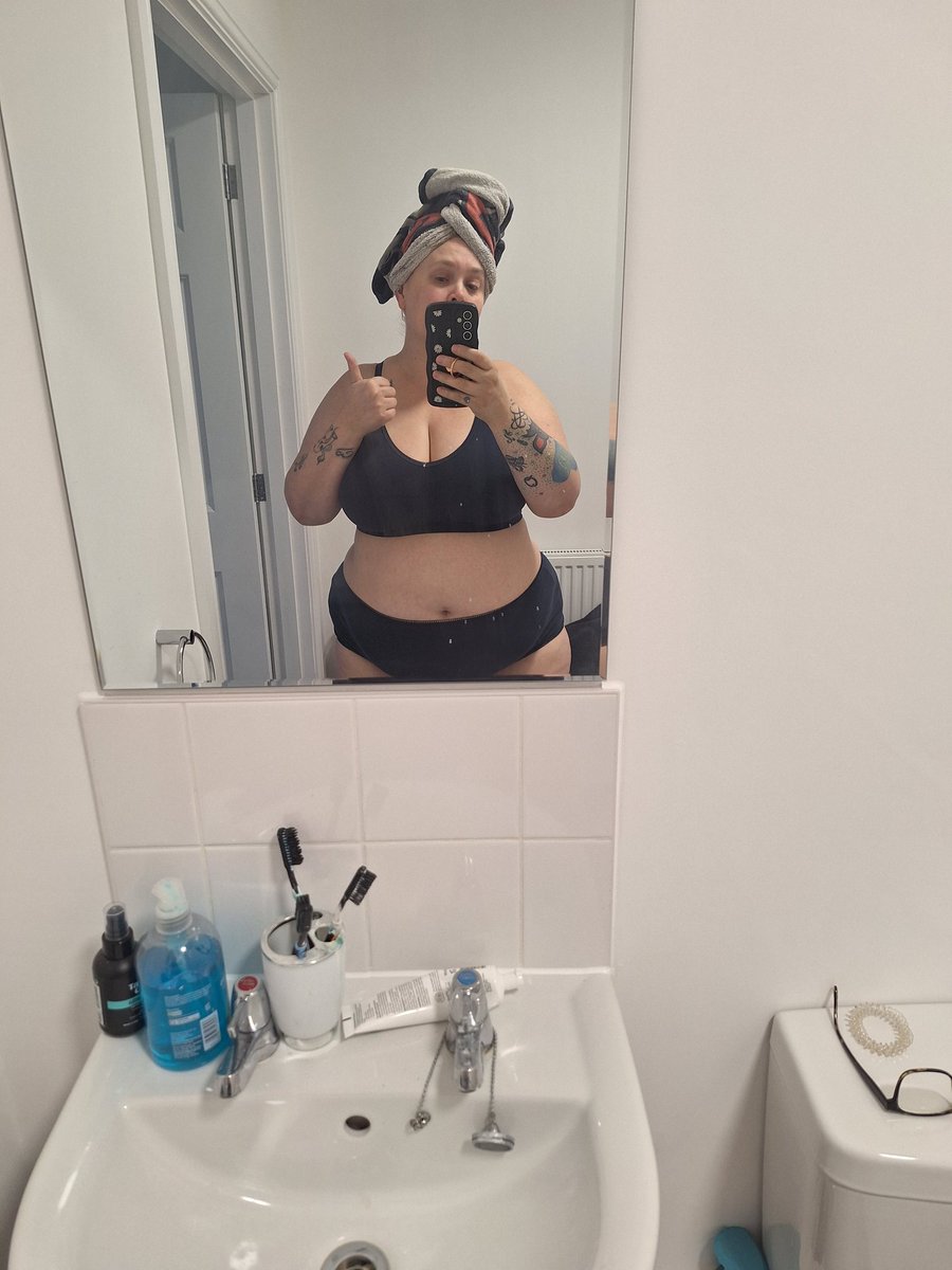 B666Queen's tweet photo. Been a poorly lil bunny but a nice hot steamy shower always makes everything better 😘 https://t.co/YrRymQy9CS