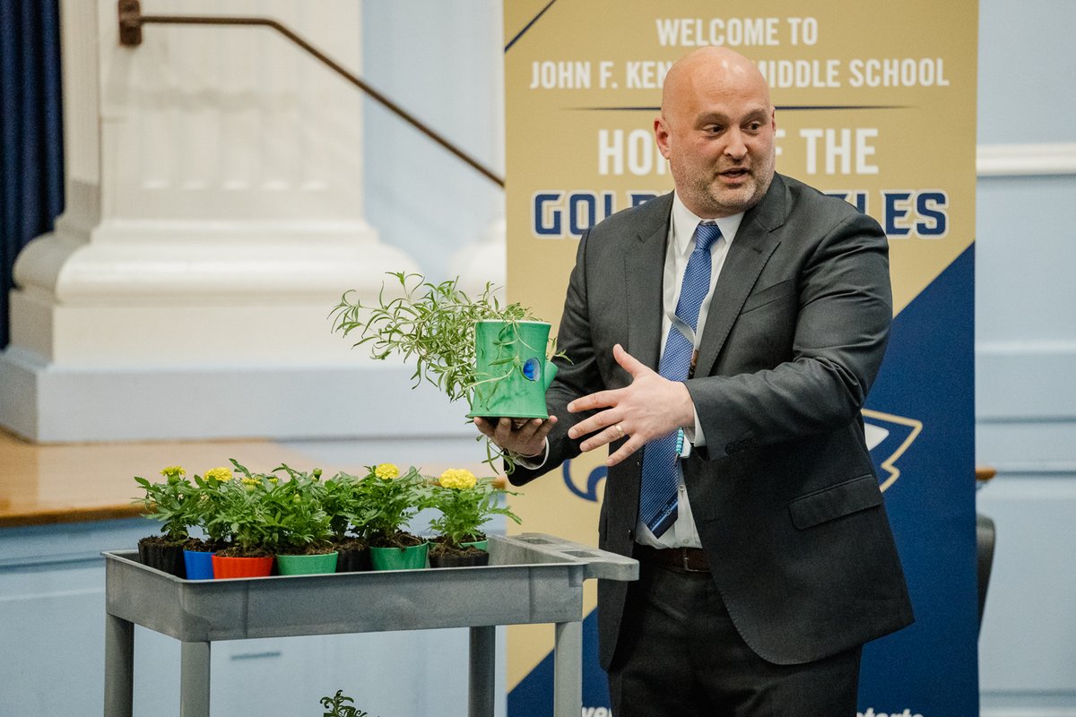 At Tuesday’s BOE meeting at JFK, students shared highlights from their first-ever EdVenture Day—a hands-on, curiosity-fueled event with everything from baking to 3D printing to skincare science! 👏
Big thanks to the JFK team for this inspiring day! 

#WeAreBethpage #EdVentureDay